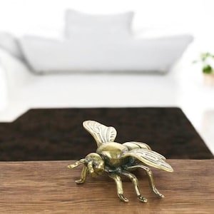 Solid Brass Honeybee Figurine – Miniature Insect Tea Pet Craft, Small Desktop Beetle Ornament, Home Decoration Collectible Gift