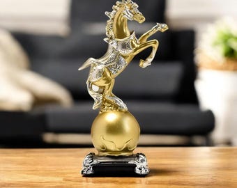 Elegant Resin Horse Figurine: Home Decor Sculpture