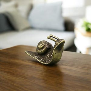Vintage Brass Snail Figurine: Handcrafted Desk Ornament