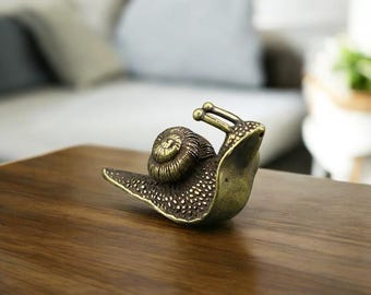 Figura de caracol de latón vintage: adorno de escritorio hecho a mano