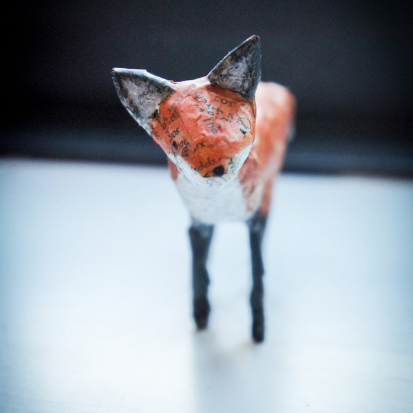 Renard en papier mâché, sculpture faite main