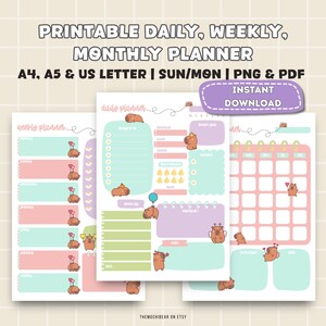 Puede incluir: Páginas de planificador diario, semanal y mensual imprimibles en colores pastel. Las páginas incluyen un planificador diario, un planificador semanal y un calendario mensual, todos con lindas ilustraciones de animales. El texto incluye "Printable Daily, Weekly, Monthly Planner" y "Instant Download."