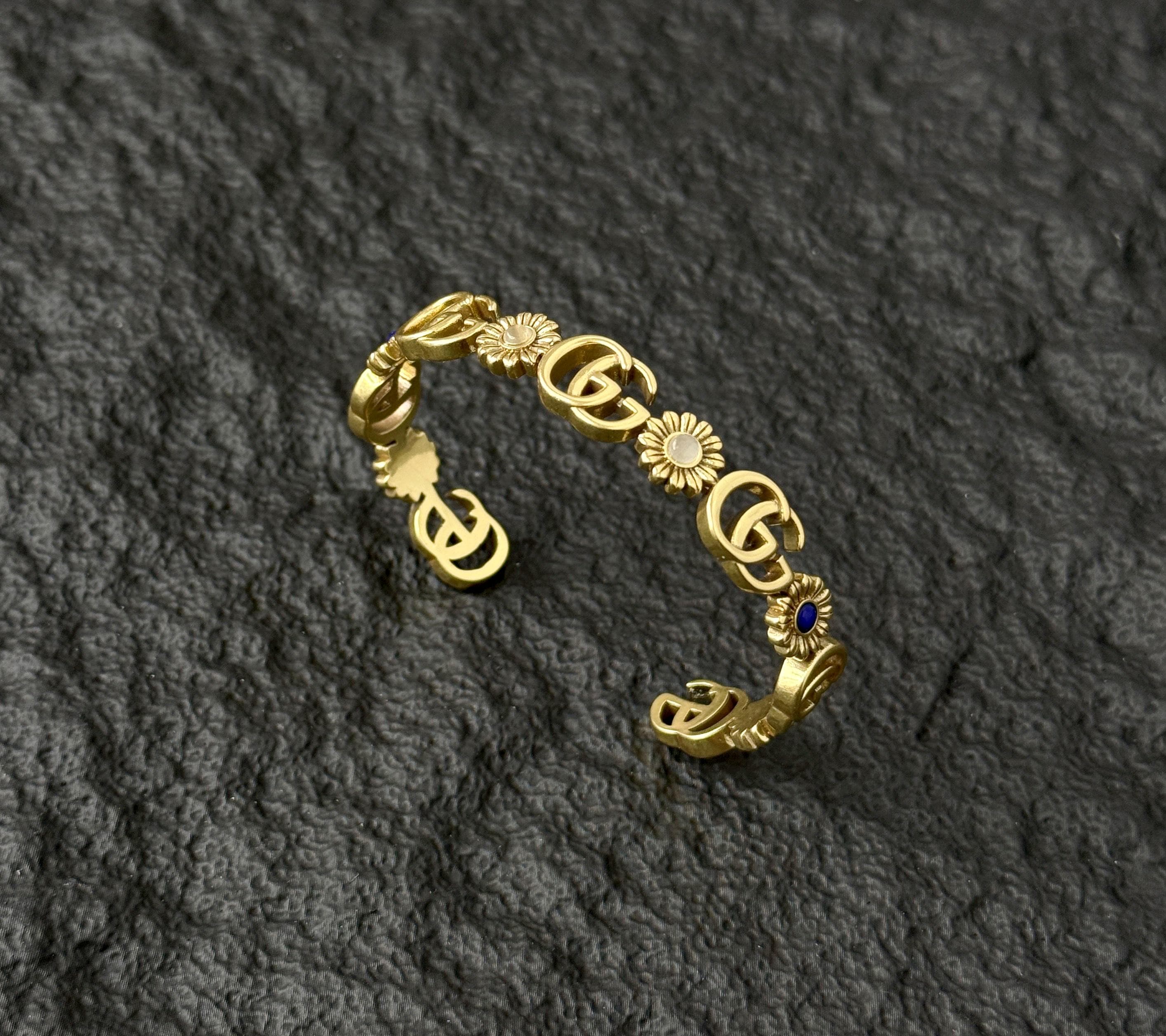 Gold gucci bracelet - Etsy 日本