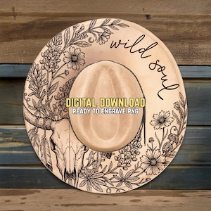 Peut inclure: Un chapeau de cowboy beige avec un motif floral et une tête de taureau. Le chapeau porte les mots "wild soul" et "digital download ready to engrave png". Il s'agit d'un téléchargement numérique.