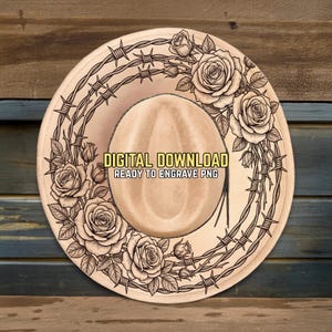 Puede incluir: Un sombrero de vaquero beige con un diseño decorativo de rosas y alambre de púas. El sombrero presenta el texto "DIGITAL DOWNLOAD READY TO ENGRAVE PNG". El sombrero está sobre un fondo de madera.