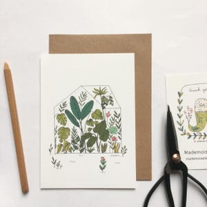 Carte serre tropicale et une enveloppe recyclée kraft, carte simple