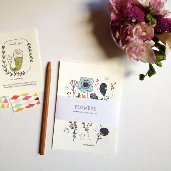 4 cartes simples illustrées, fleurs, feuilles, motifs fleuris