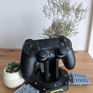 Helldivers Controller Stand | PS4, PS5, PC Gamepad Holder | Desk & Gaming Room Decor | Sci-Fi Gamer Gift | PlayStation Accessory Display Tall 1" Height