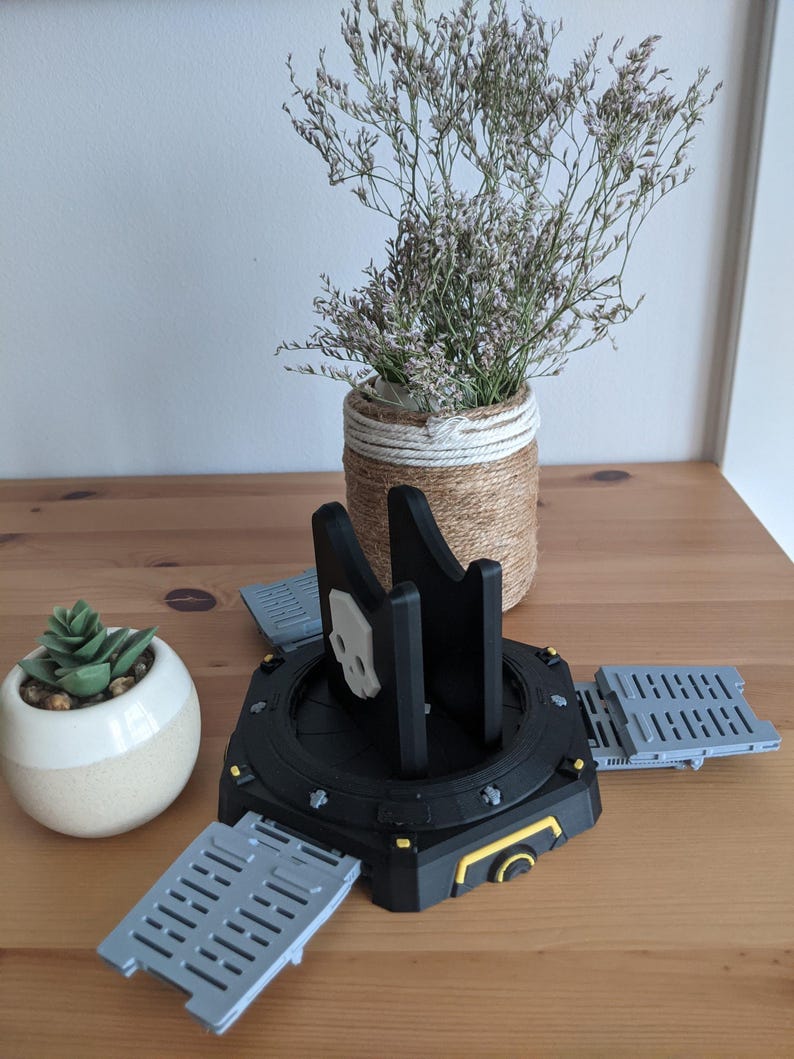 Helldivers Controller Stand | PS4, PS5, PC Gamepad Holder | Desk & Gaming Room Decor | Sci-Fi Gamer Gift | PlayStation Accessory Display image 2