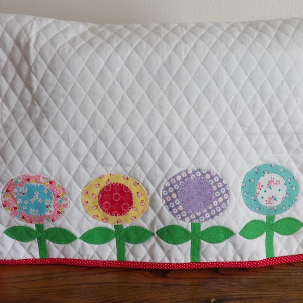 Quilted Sewing Machine Cover – Oval Floral Reproduction Fabrics, Dust Protection