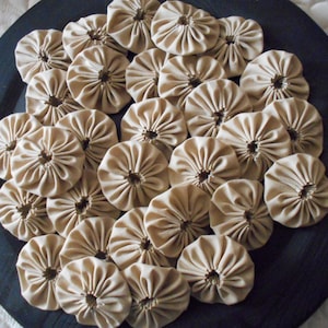30 2 inch Primitive Tea-Stained Muslin Yo Yo yoyo Quilt Block Trim Applique Embellishment Mat