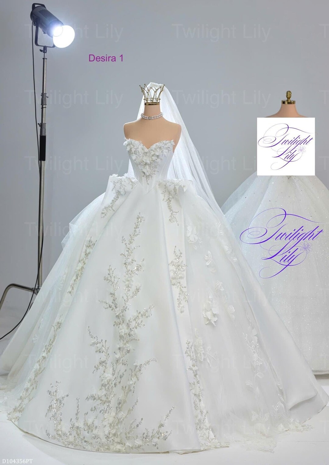 Vestido de novia de satén blanco con hombros descubiertos de