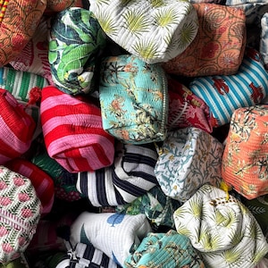 Set med 3 quiltade bomullsnecessärer, reseorganisatör med blocktryck, påsar med botaniskt motiv