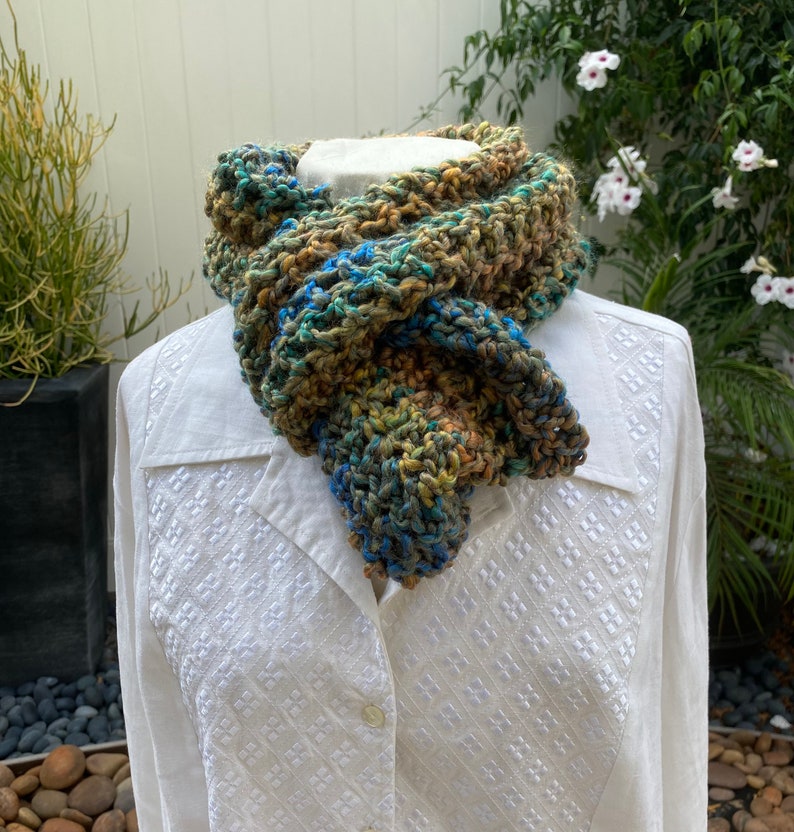 Green Blue Infinity Crochet Cowl Scarf, Christmas Gift, Holiday Gift, Mobius Scarf, Winter Scarf image 2