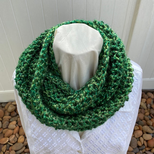 Emerald Green Infinity Cowl Scarf, Christmas Gift, Holiday Gift, Mobius Scarf, Winter Scarf