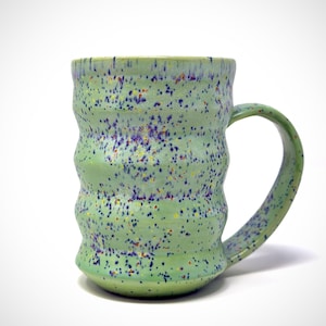 Minty Calm-mugg – Handgjord keramikmugg med prickar (te, kaffe eller valfri dryck)