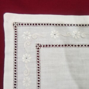 Vintage Embroidered Table Runner with Intricate Floral Design - Timeless Dining Room Accent – One of a Kind Gift