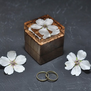 Personalized Daisy Floral Wedding Ring Box: Handmade Wood & Epoxy
