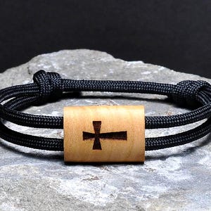 Cross Paracord Bracelet, Religious Bracelet, Christian Bracelet, Gift for Dad , Catholic Bracelet, Christian Gift, Fathers Day Gift