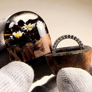 Customized Ring bearer gift box Personalized wood and emerald resin ring box. Floral epoxy engagement ring box proposal. Small jewelry box