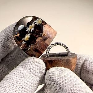 Proposal Ring Box, Custom Daisy Engagement Ring Box, Wedding Engagement Floral Ring Box, Personalized Proposal Walnut Single Ring box