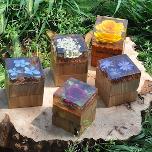 Personalized Dried Flower Ring Box: Handmade Wooden Engagement Keepsake