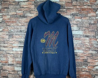 Sudadera vintage de Mickey Mouse con media cremallera. Sudadera con capucha de Mickey Mouse con el logo estampado de Mickey Unlimited. Color azul. Talla mediana.