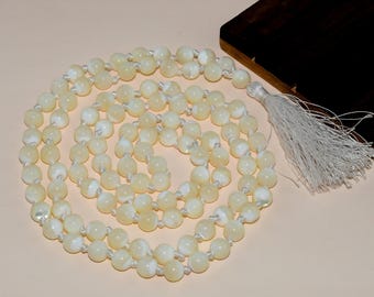 Collar Mala de nácar natural de 8 mm con 108 cuentas, cuentas de oración de nácar anudadas a mano, Japa Mala de concha blanca, joyería para meditación y yoga.