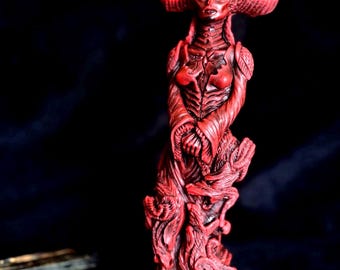 Hekate Kerze – Ritualkerze für Schutz & Transformation | handgemachte Bienenwachskerze | Hexenkerze | spirituelle Altar Kerze