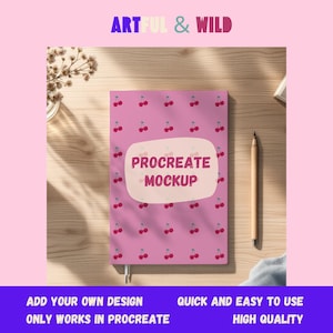 Può includere: Un mockup di un quaderno rosa con un motivo a ciliegie e il testo "PROCREATE MOCKUP".