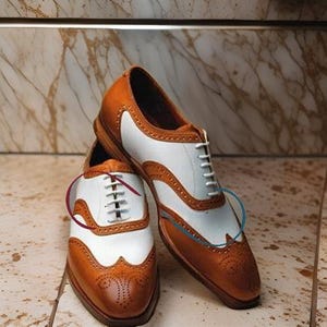 Handmade Men&#39;s Two-Tone Brown & White Leather Wingtip Brogue Shoes
