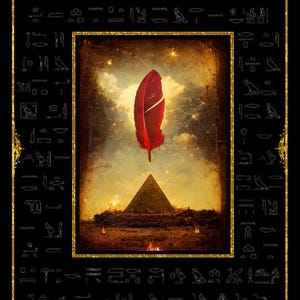 K&ouml;nnte beinhalten: Ein Kunstdruck mit einer roten Feder, die &uuml;ber einer Pyramide schwebt, vor einem bew&ouml;lkten Himmel mit goldenen Akzenten. Das Bild ist goldfarben gerahmt mit schwarzen R&auml;ndern und hieroglyphischen Symbolen.