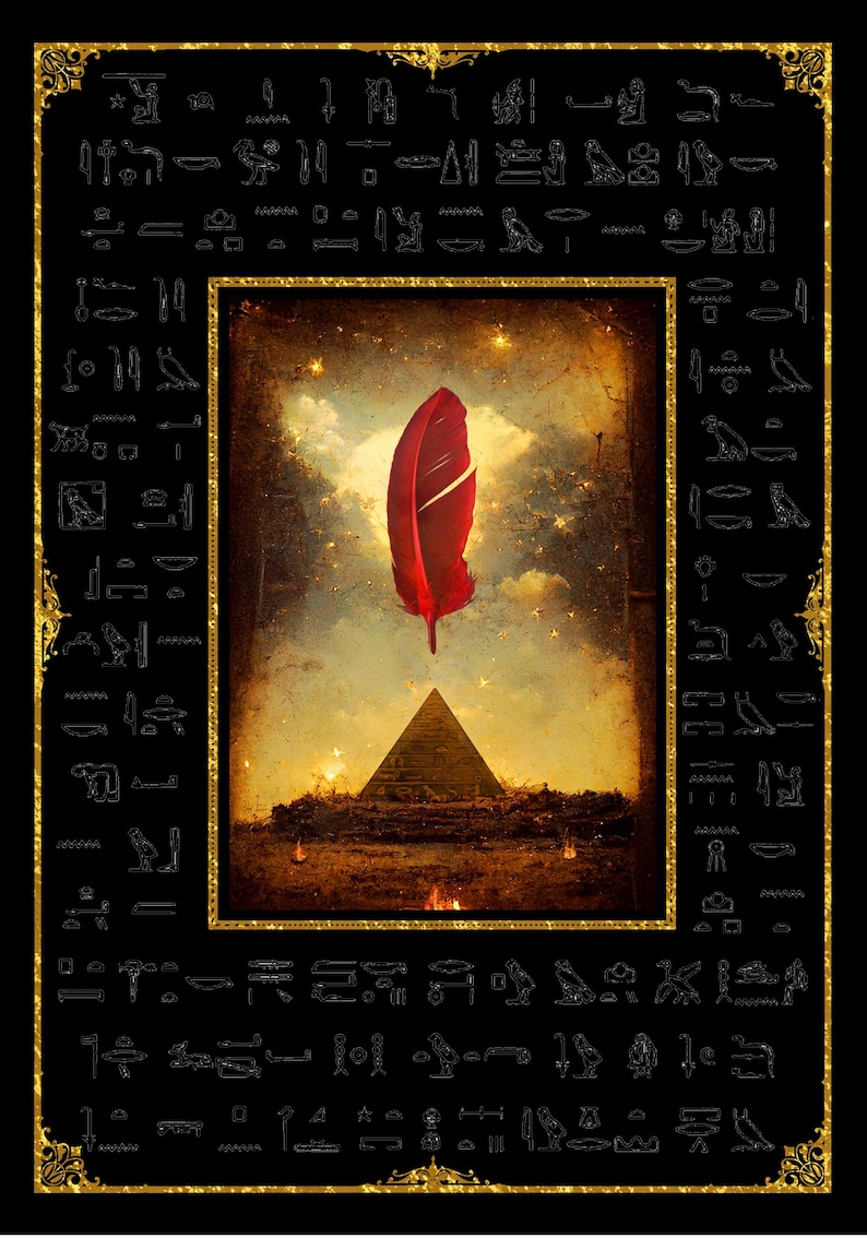 K&ouml;nnte beinhalten: Ein Kunstdruck mit einer roten Feder, die &uuml;ber einer Pyramide schwebt, vor einem bew&ouml;lkten Himmel mit goldenen Akzenten. Das Bild ist goldfarben gerahmt mit schwarzen R&auml;ndern und hieroglyphischen Symbolen.