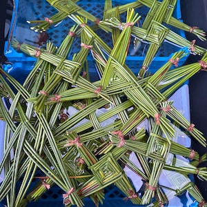DIY St. Brigid&#39;s Cross Kit - Craft a Home Blessing Charm | Celebrate Imbolc & St. Brigid&#39;s Feast Day | Fresh Irish Rushes / Reeds | Celtic