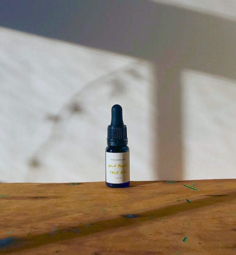 SMALL FLOWERS face oil organic face serum with elderflower, german chamomile, borage, passionfruit, hemp, pomegranate glass bottle 1/3 Fluid ounces