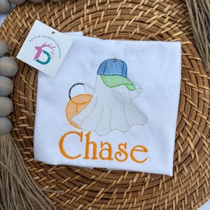 Personalisiertes Kinder Halloween Geist Shirt | Personalisierte Halloween-T-Shirt | Kleinkind & Jugend Süßes oder Saures T-Shirt |  Gespenst Shirt