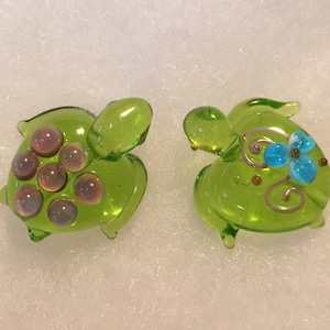 Glass Turtles - Bead Pair - Peridot Green Glass - Lampwork Artglass - Focal Bead Set - Turtle Beads Studio - Artisan Flamework - Canada
