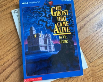 Vintage 1990s Kids Chapter Book, The Ghost That Came Alive by Vic Crune Apple Paperbacks VGC