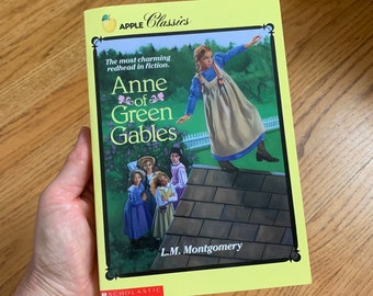 Vintage 1980s Kids Chapter Book, Anne of Green Gables by LM Montgomery 1989 Paperback VGC