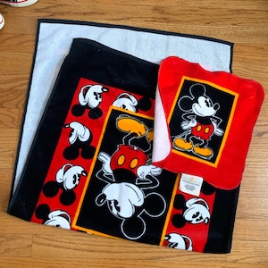 Set of 2 Disney Dish Towels Mickey Mouse Classic Kitchen Tea Towels