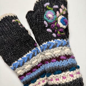 Colorful High-Quality 100% Wool Nepalese Handmade Fingerless Gloves, Embroidered, Hand Warmers for Ladies, Mittens