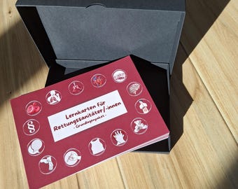 Gedruckte Lernkarten für (angehende) Rettungssanitäter/-innen