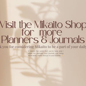 Peut inclure: Texte superpos&eacute; sur un fond beige clair avec une ombre de plante en arri&egrave;re-plan. Le texte dit "Visitez la boutique Mikaito pour plus de planificateurs et de journaux. Merci d'avoir consid&eacute;r&eacute; Mikaito comme faisant partie de votre vie quotidienne. Cela signifie beaucoup pour moi que vous soyez l&agrave; et j'esp&egrave;re que mes planificateurs et mes journaux peuvent apporter plus de facilit&eacute;, de clart&eacute; et de joie &agrave; votre routine."