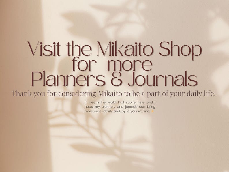Peut inclure: Texte superpos&eacute; sur un fond beige clair avec une ombre de plante en arri&egrave;re-plan. Le texte dit "Visitez la boutique Mikaito pour plus de planificateurs et de journaux. Merci d'avoir consid&eacute;r&eacute; Mikaito comme faisant partie de votre vie quotidienne. Cela signifie beaucoup pour moi que vous soyez l&agrave; et j'esp&egrave;re que mes planificateurs et mes journaux peuvent apporter plus de facilit&eacute;, de clart&eacute; et de joie &agrave; votre routine."