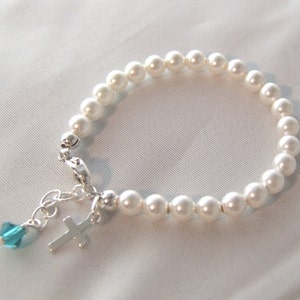 Cadeau bloemenmeisje - cadeau eerste communie - armband parel en kristal - armband eerste communie - parelarmband - gekruiste armband B022