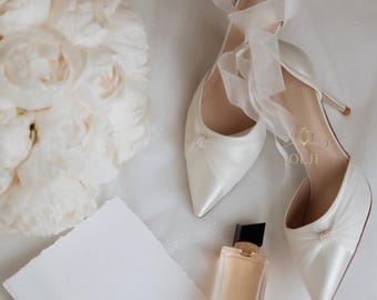 Wedding heels, Pearl shoes, white Pearl heel, heels with bow, bride shoes, high heel pumps, bridal stilettos, bridal heels