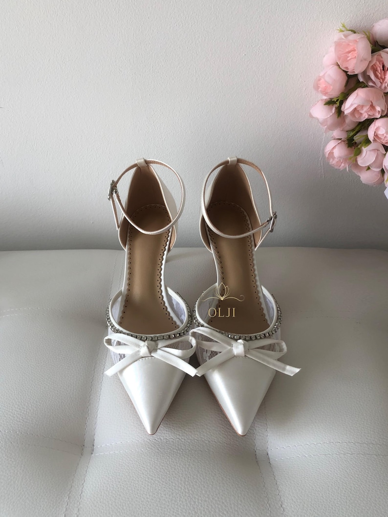 Women's Wedding Shoe Crystal Bow Silk Satin Pointed Toe Low Buckle Bridal Shoes