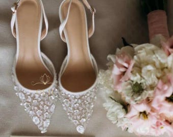 Lace Wedding Heels with embroidery Elegant Low Heel Wedding Shoes for Bride Pointed Toe Slingback Satin Heels Transparent Bridal Pump