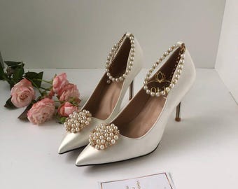 Wedding Heels with Detachable Pearl Brooch White Bridal Shoes for Bride Pointed Toe Pumps, 7cm or 9cm Heels Comfortable wedding shoes