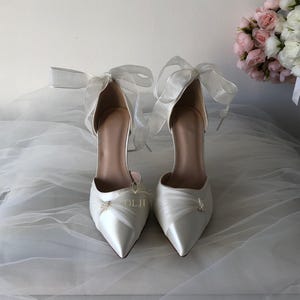 Hochzeit Heels, Perlenschuhe, weißer Perlenabsatz, Heels mit Schleife, Brautschuhe, High Heel Pumps, Braut Stilettos, Braut Heels